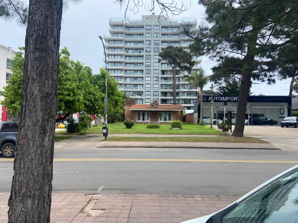 Venta Av Italia Pda 5 zona comercial casa local terreno Punta del Este