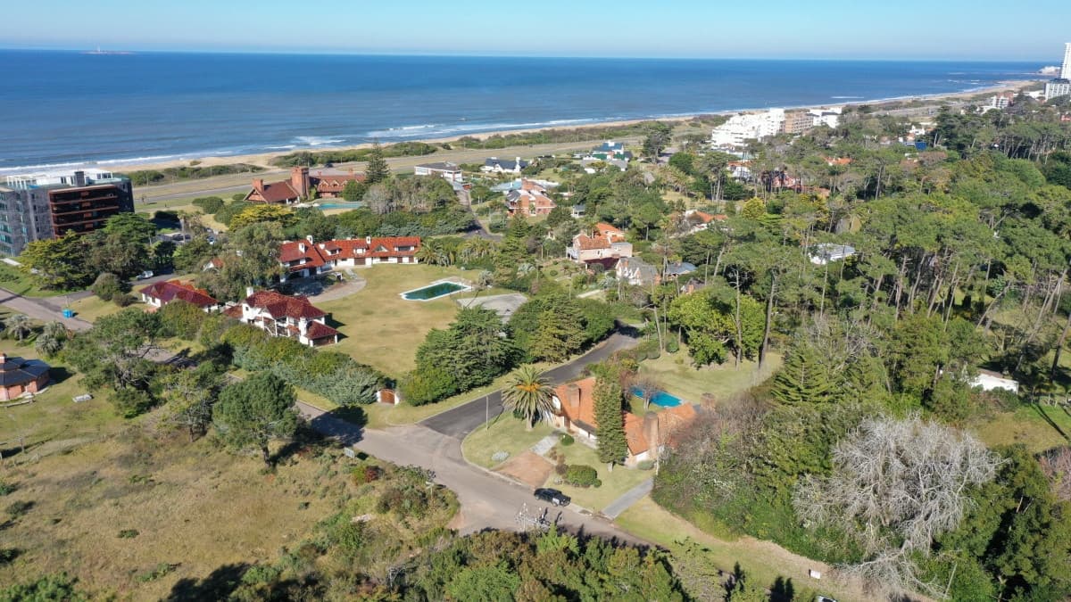 Venta de Terreno de 967 m2, en San Rafael, Punta del Este. a 100 mts del Mar.