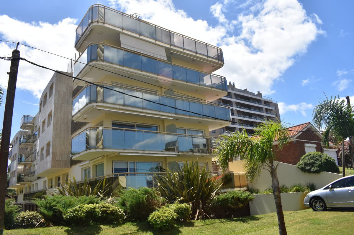 DEPARTAMENTO EN PUNTA DEL ESTE , PLAYA BRAVA , IMPECABLE
