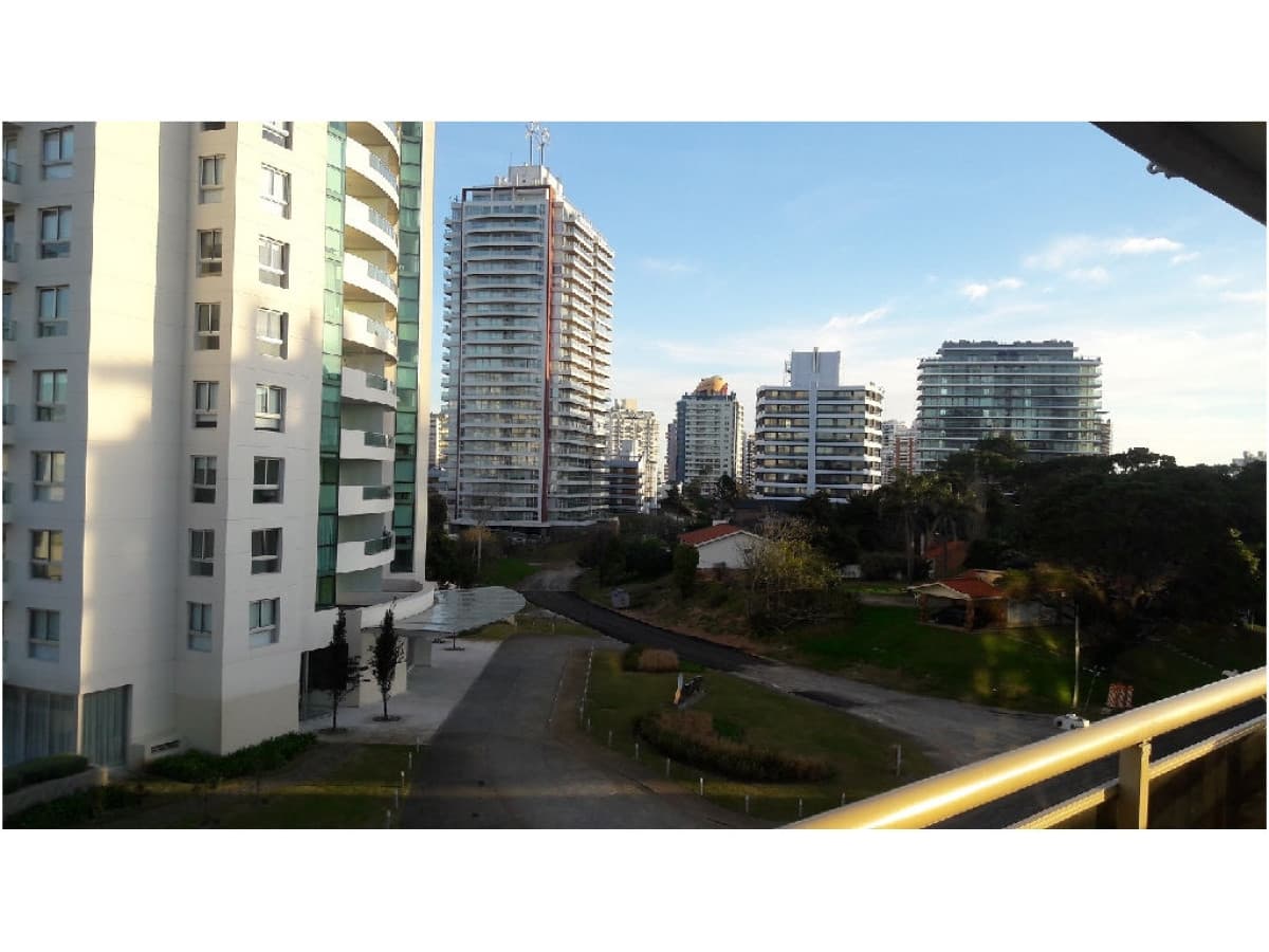 Apartamento en Venta y Alquiler, Brava, Punta del Este, 3 Dormitorios.