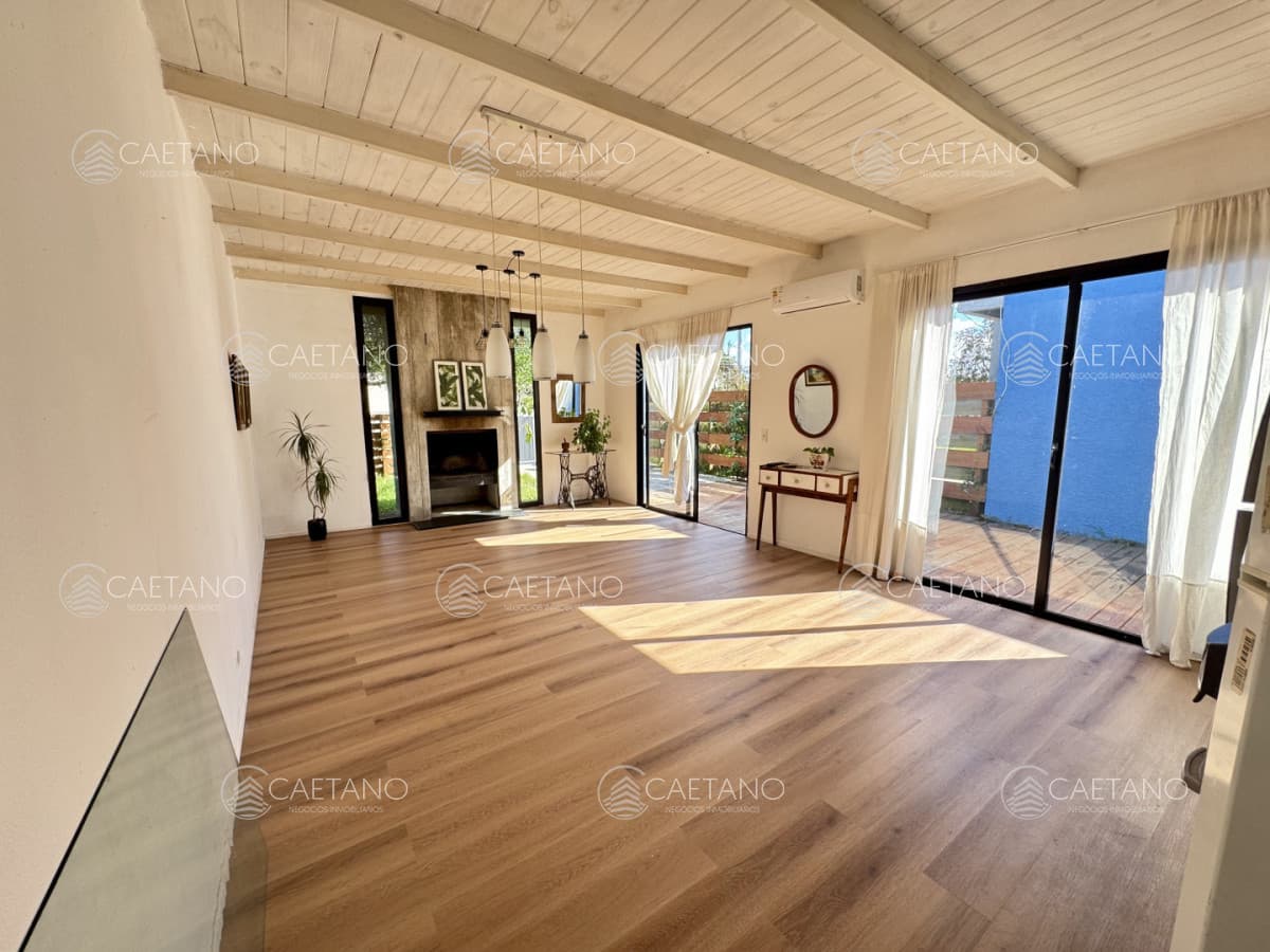 Calida casa a pocos metros del mar.