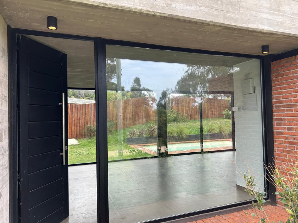 Venta Casa a estrenar en Punta Colorada