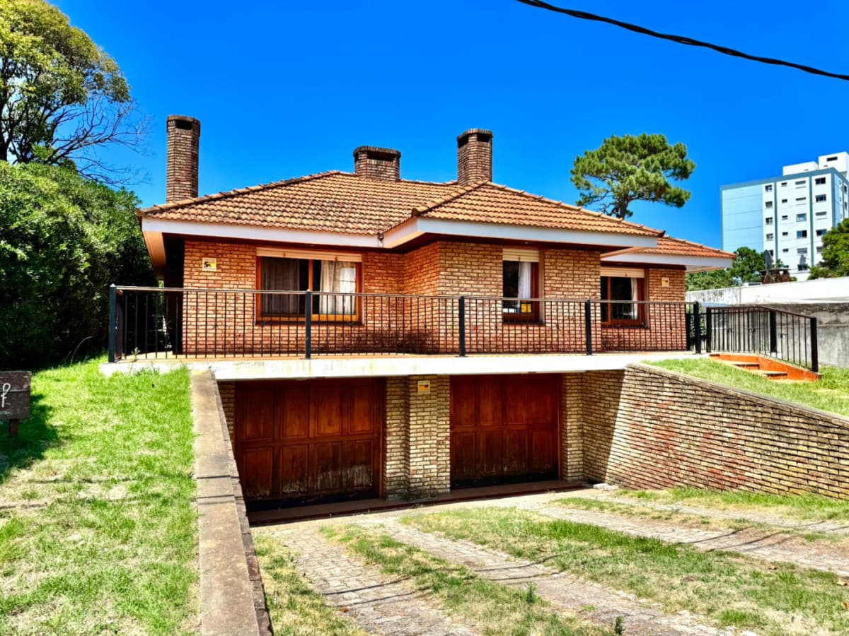 Casa de 3 dormitorios mas dep. en alquiler anual