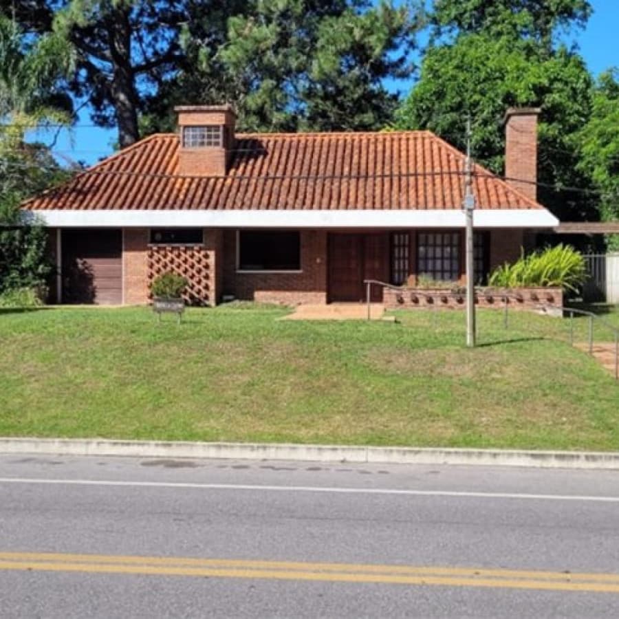 Casa en venta sobre Av Cordoba posible proyecto clinica o academia
