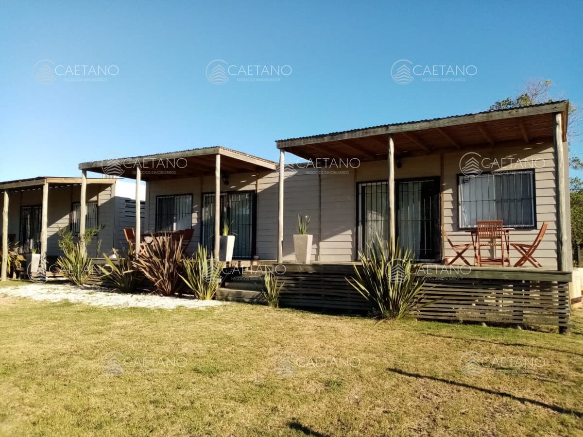 Complejo de 4 apartamentos en la Juanita.