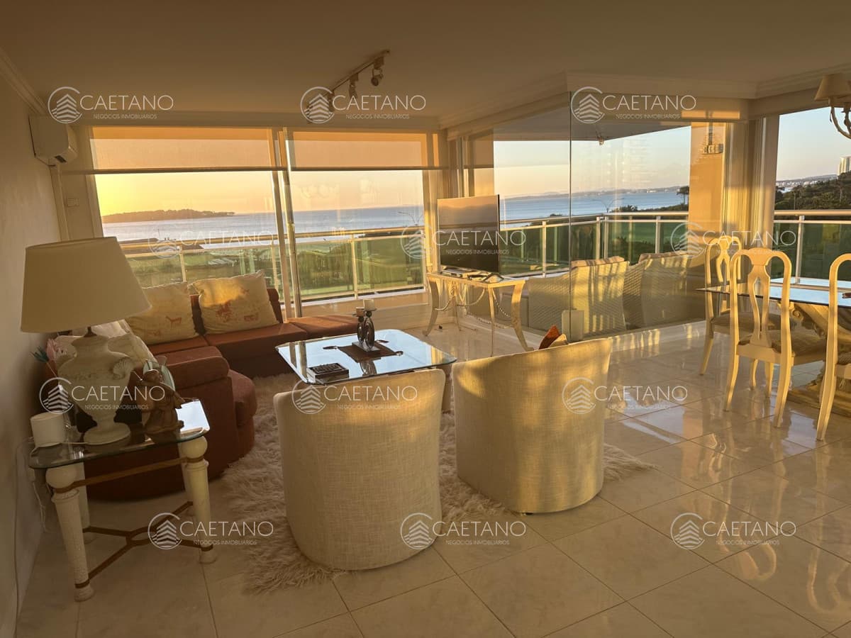 Apartamento en Alquiler temporal de 3 dormitorios en Coral Tower , Punta del este , Playa mansa