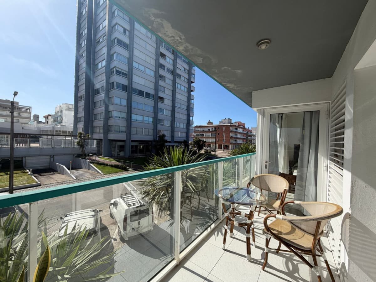 Apartamento de 1 dormitorio en Venta en Punta del este , Península , Bajos gastos a pasos del mar