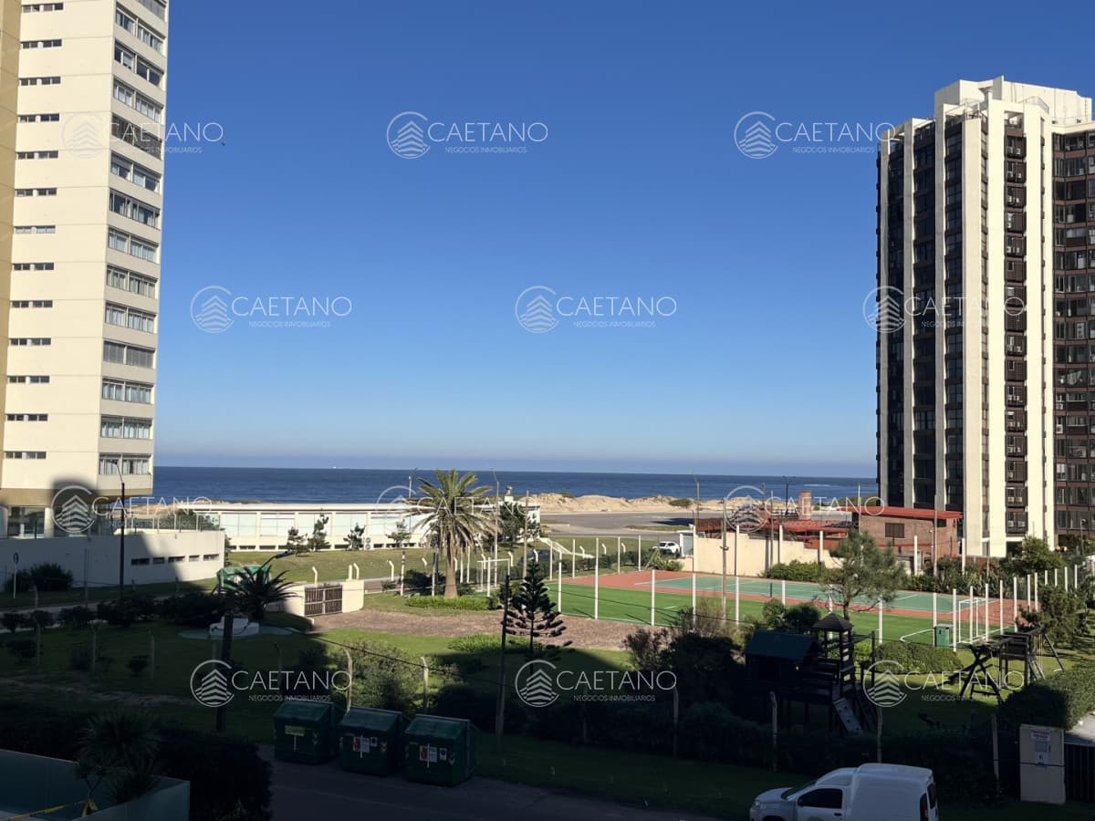 BRAVA, A 100 MTS DEL MAR. COMODO APARTAMENTO CON MUY BUENOS SERVICIOS