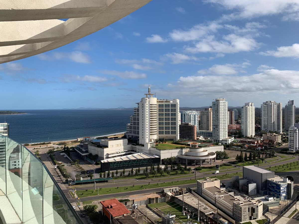 Apartamento de Tres Dormitorios - Art Tower Punta del Este