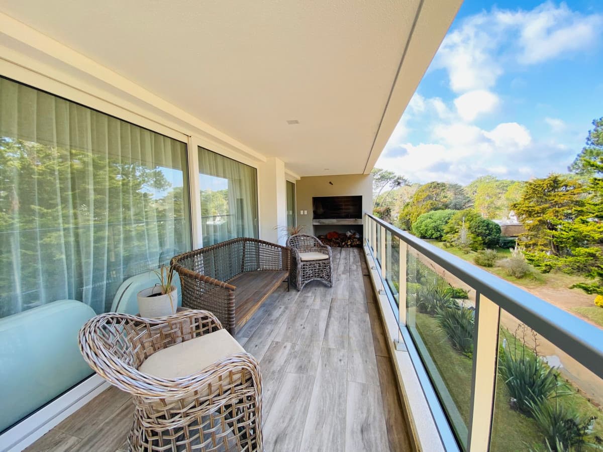 Apartamento en Venta Tres Suites y Dependencia Playa Brava