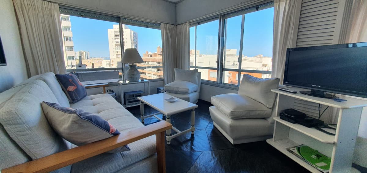 Venta departamento dos dormitorios con garage Península Punta del Este