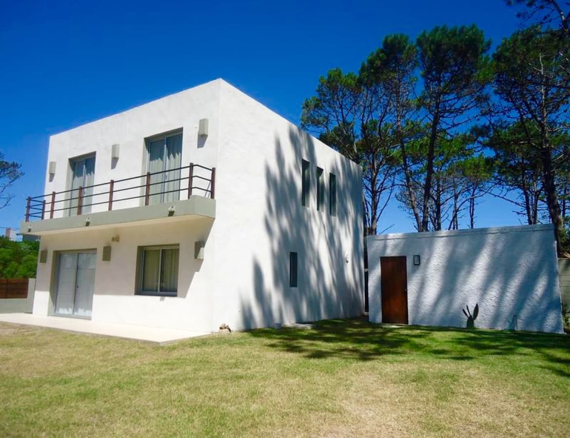 Casa en alquiler 4 dormitorios a dos cuadras de la playa