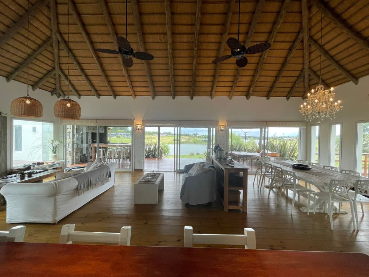 Casa en Alquiler en Pueblo Mio, Manantiales Cuatro Dormitorios