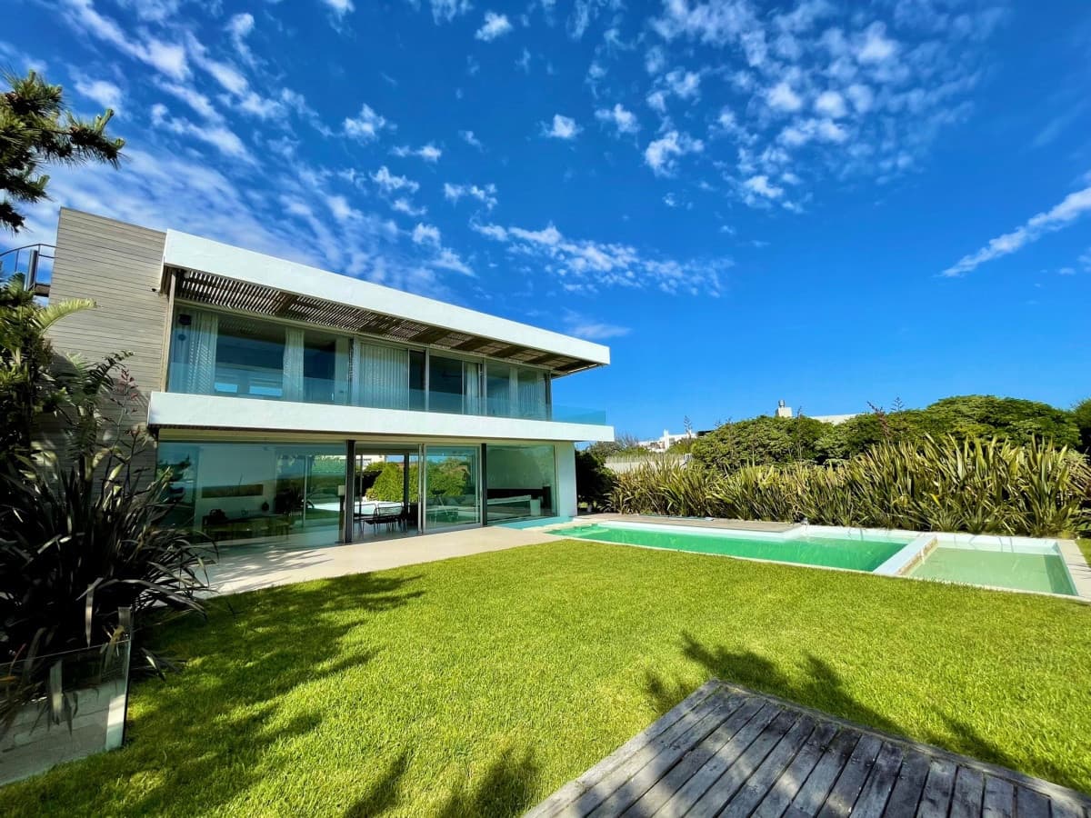 Casa en Alquiler de Cuatro dormitorios frente al Mar, Punta Ballena