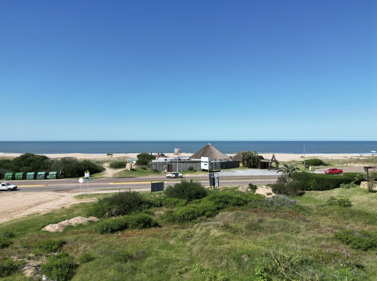Terreno primera fila en Montoya, La Barra
