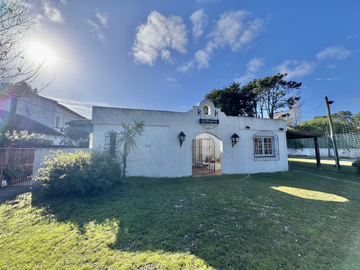 CASA EN VENTA PINARES CON GRAN TERRENO DE 3 DORMITORIOS Y DEPENDENCIA DE SERVICIO