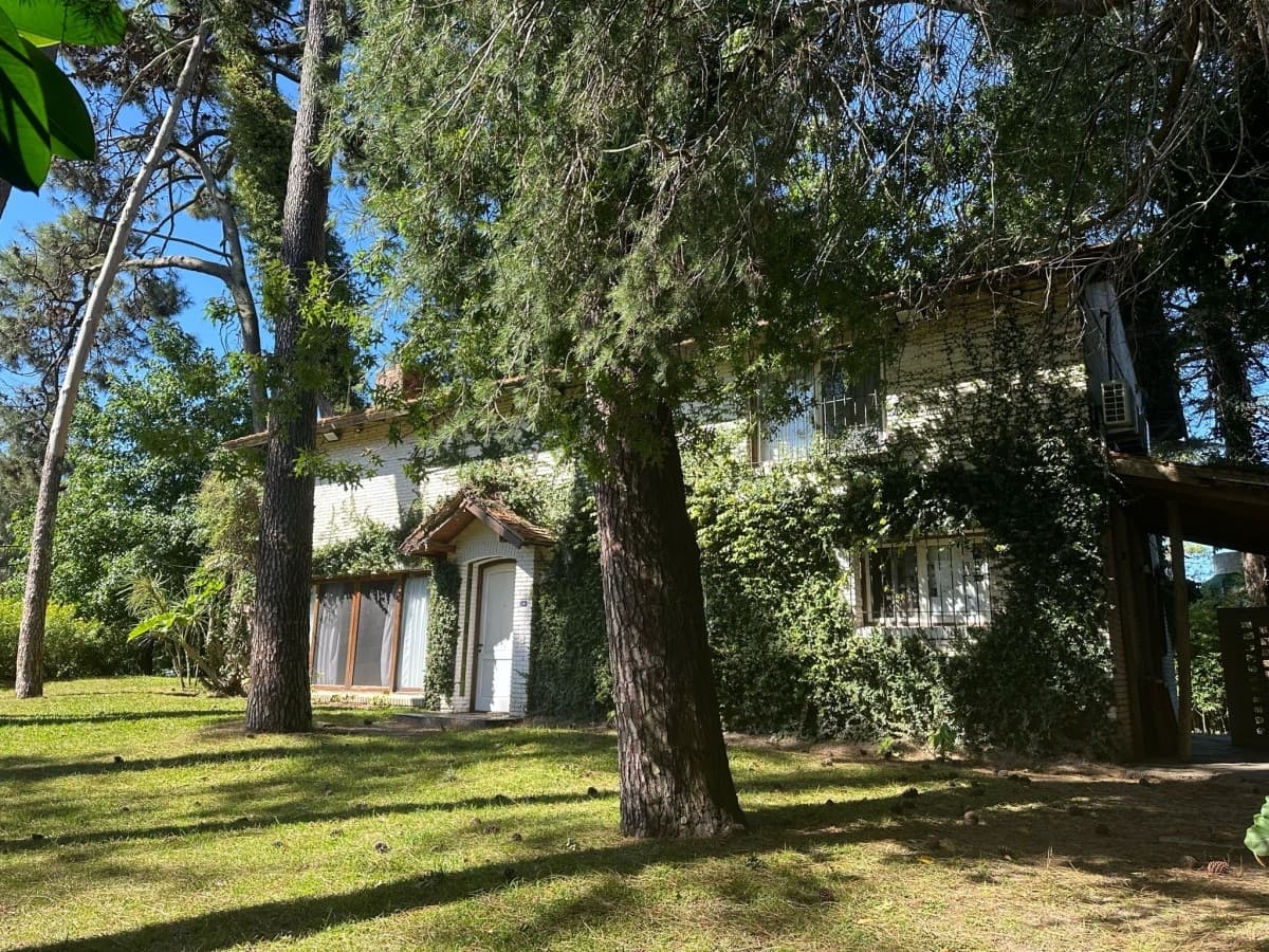HERMOSA CASA EN VENTA EN EXCELENTE UBICACIÓN. REF: 7906