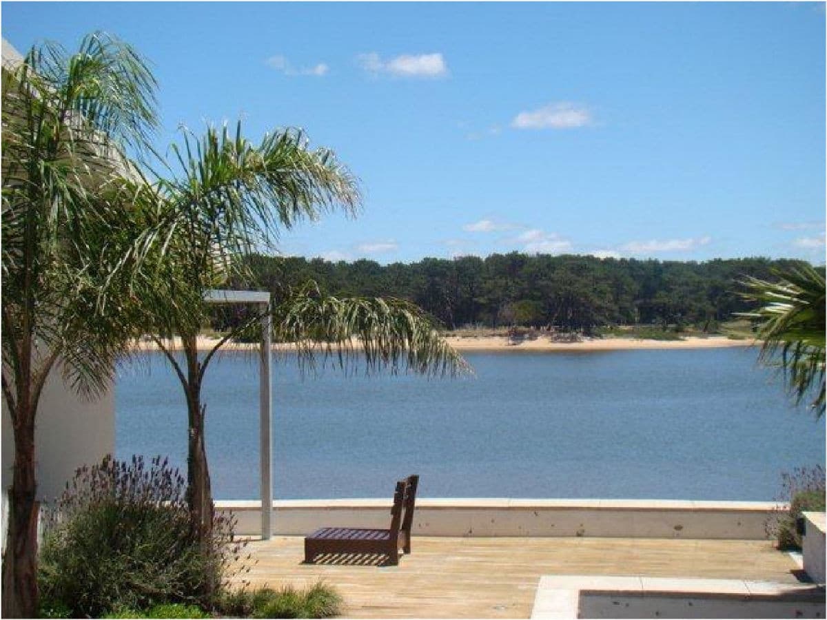Venta casa 5 dormitorios. La barra Punta del Este