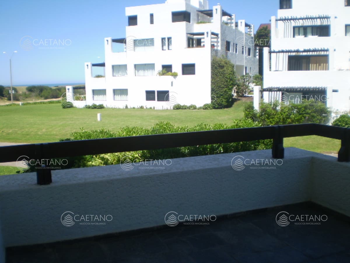 Tradicional apartamento en primera línea de Playa Brava