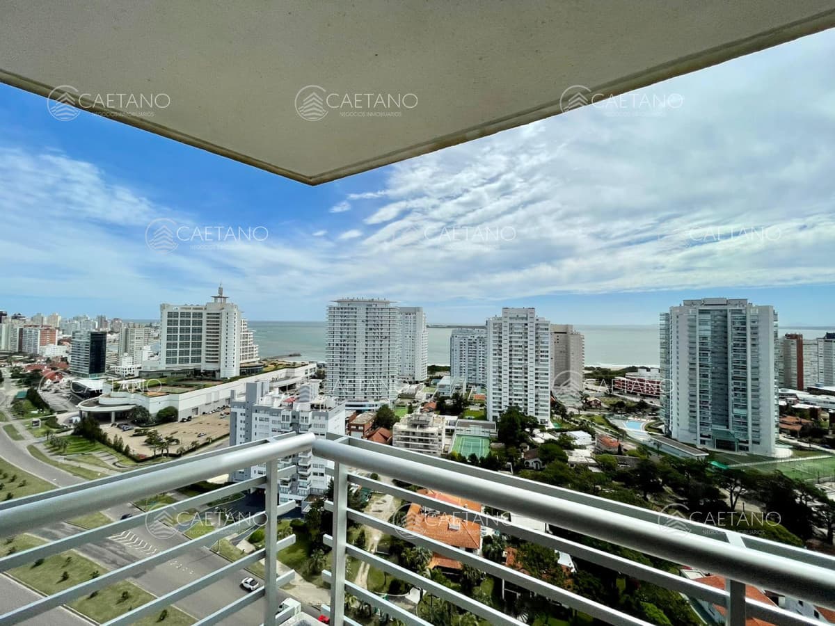 Excepcional apartamento de 4 dormitorios en piso alto!