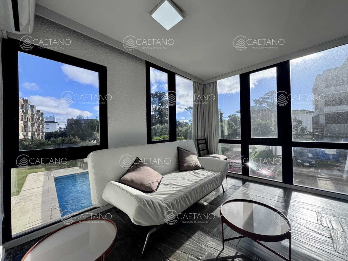 Venta apartamento de dos dormitorios, Playa Brava - Punta del Este