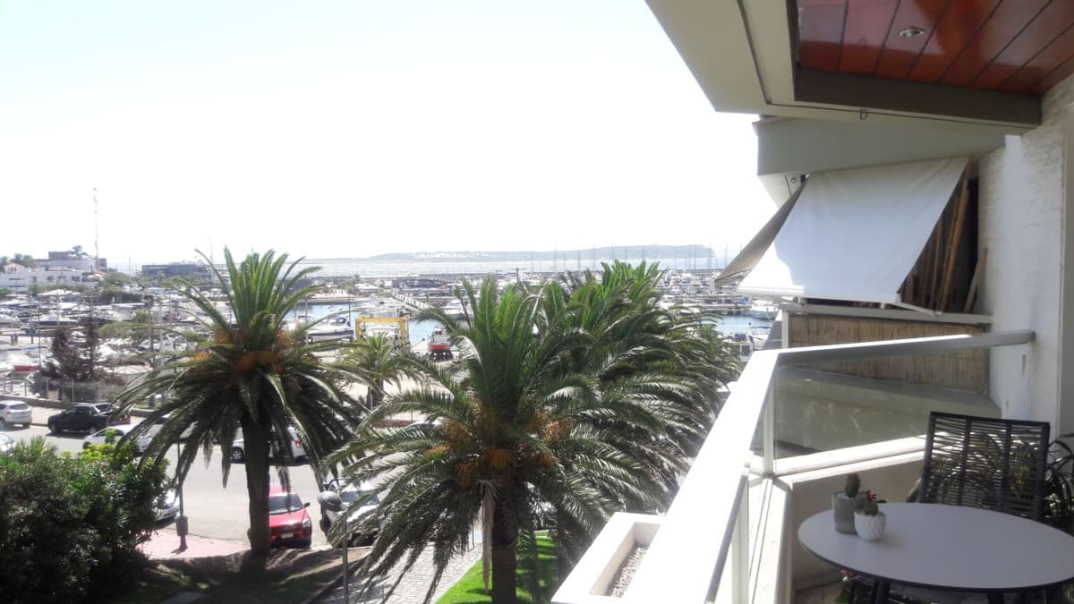 Apartamento de 2 dormitorios en venta en Punta del Este