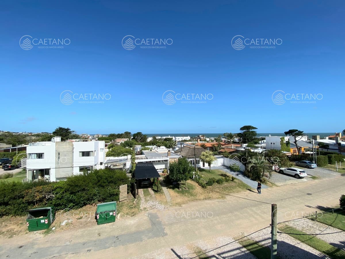 Apartamento de dos dormitorios en Manantiales Parrillero Propio