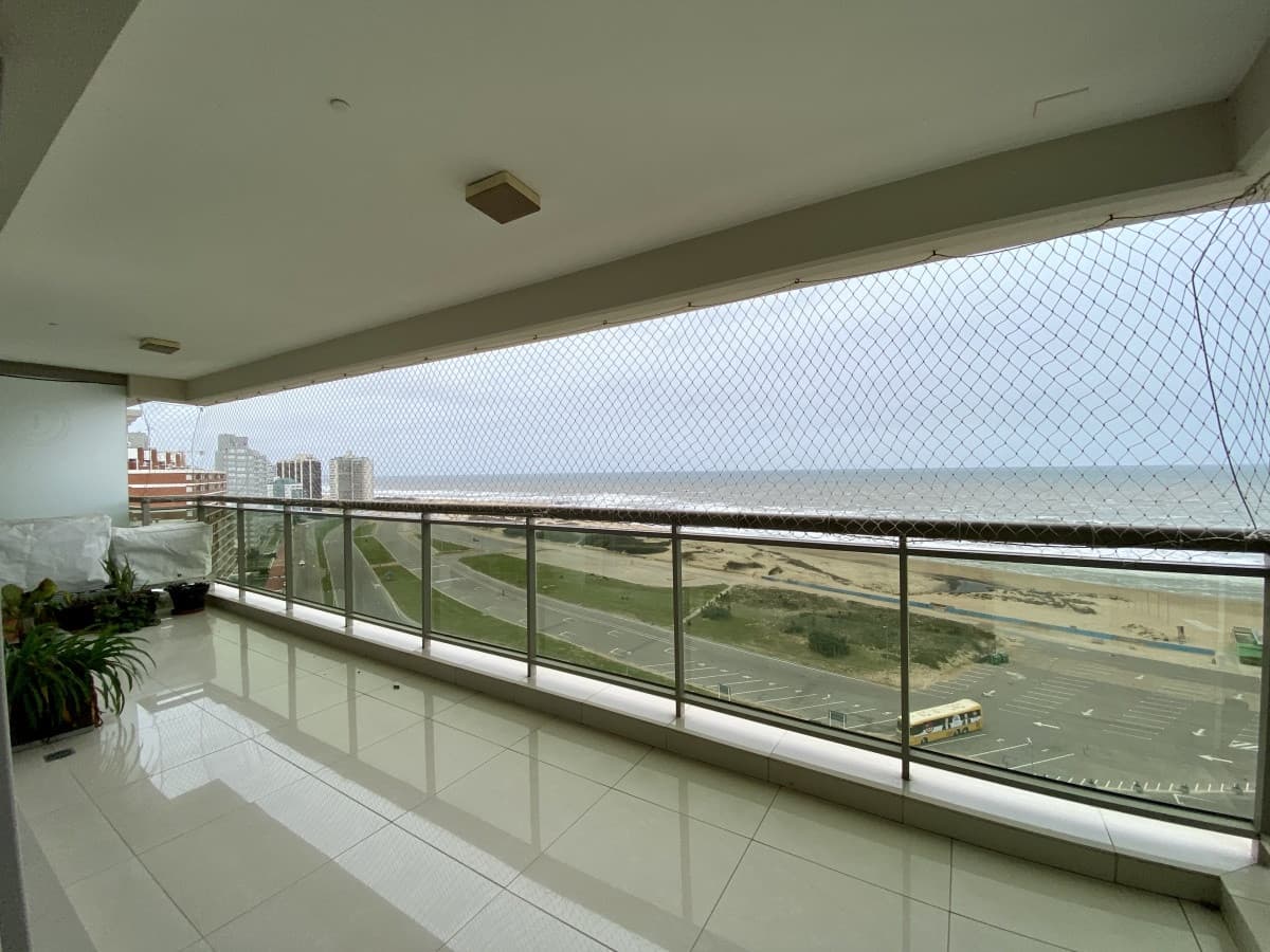 Alquiler anual o temporal apartamento tres dormitorios Imperiale I Punta del Este