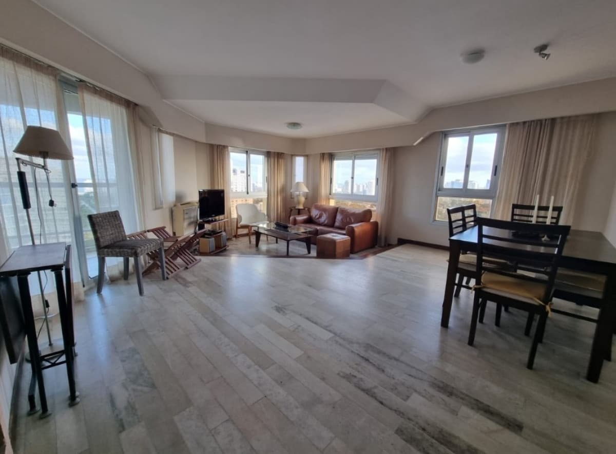 Vende espectacular apartamento de 3 dormitorios en Punta del Este