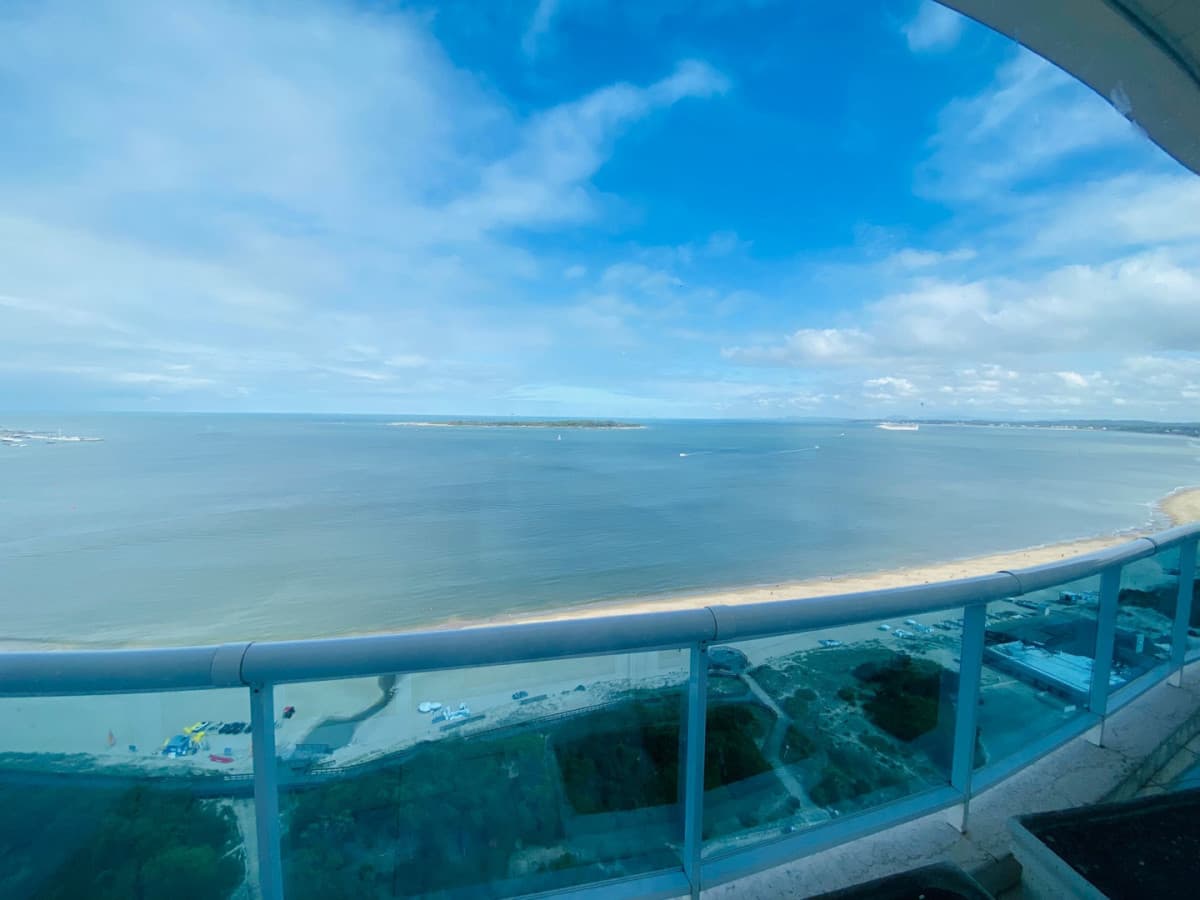 Venta apartamento 4 dormitorios. Playa mansa, Punta del Este.
