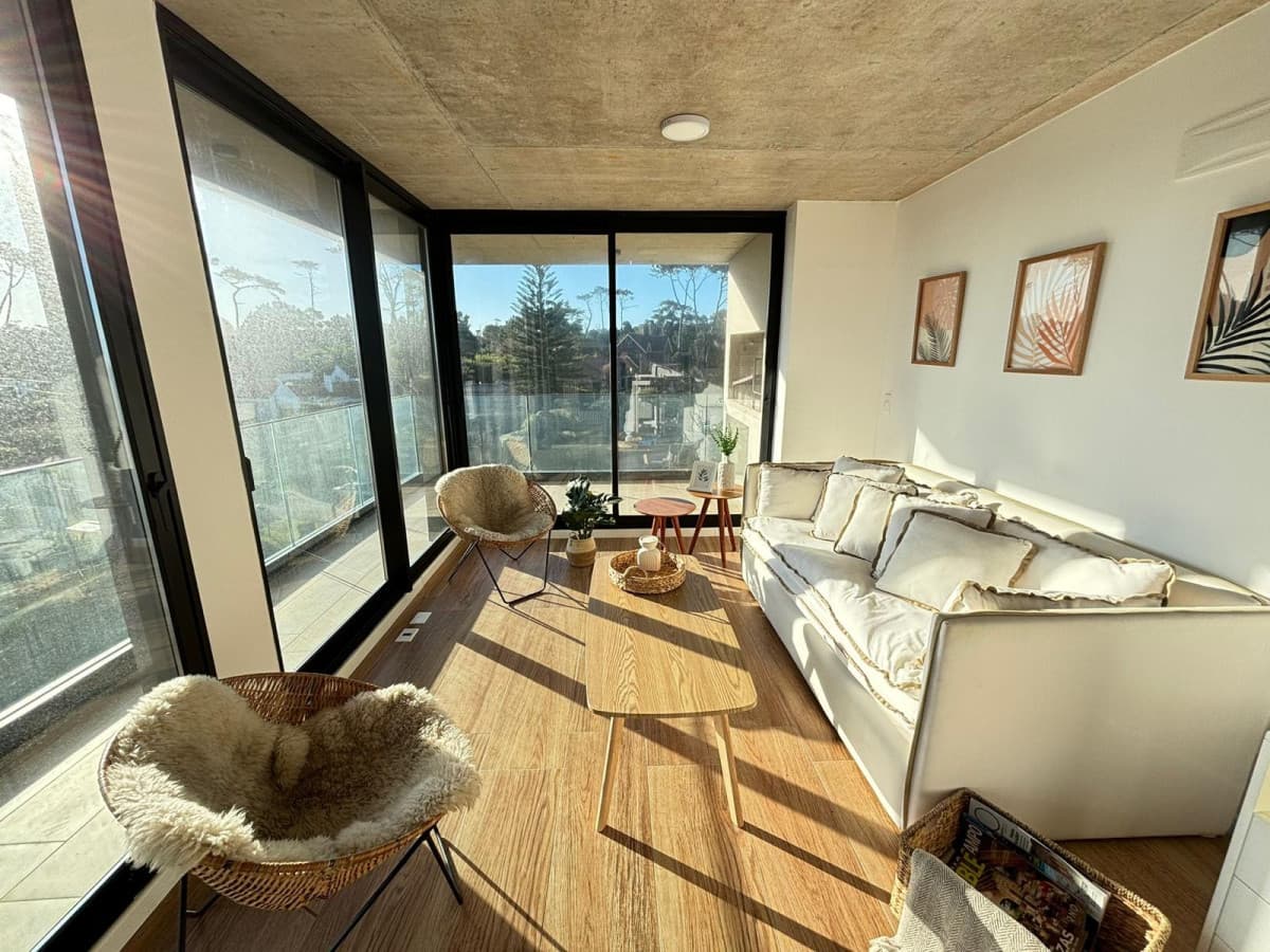 Alquiler anual apartamento dos dormitorios. Playa mansa, Punta del Este