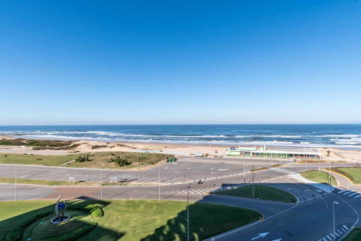 Venta apartamento 4 dormitorios. Playa brava, Punta del Este