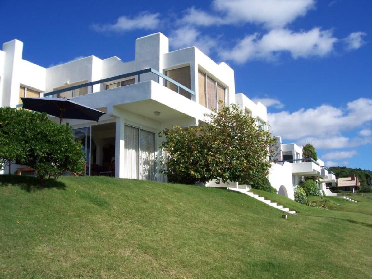 Alquiler casa tipo apartamento primera línea al mar Montoya
