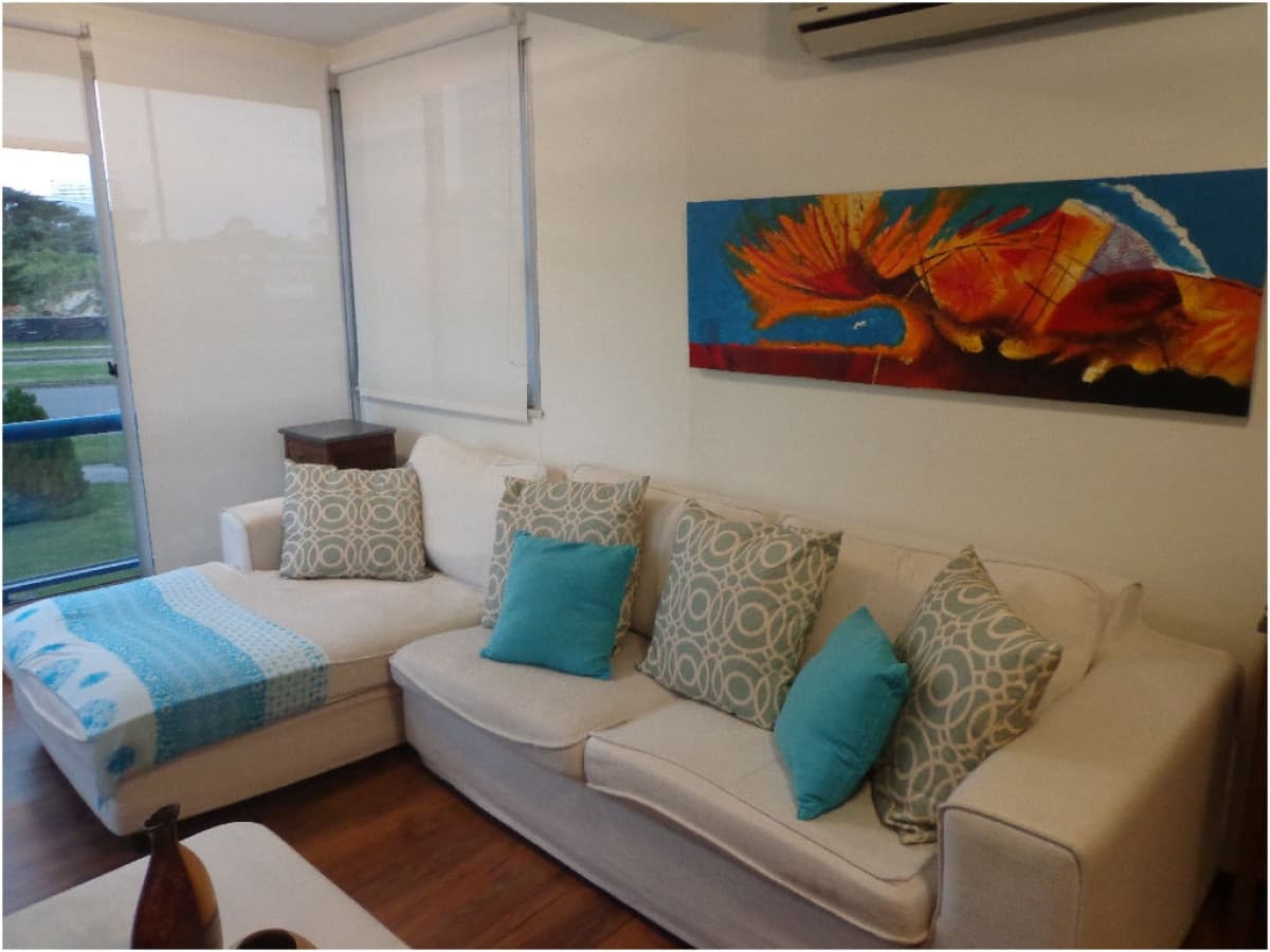 Tradicional y cómodo apartamento en excelente zona