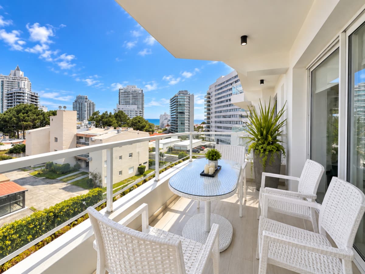 VENTA APARTAMENTO 2 DORMITORIOS AIDY GRILL PUNTA DEL ESTE