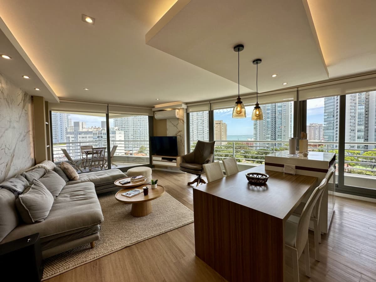 Apartamento en venta 2 Dormitorios 2 Baños vista al mar Mansa Punta del Este
