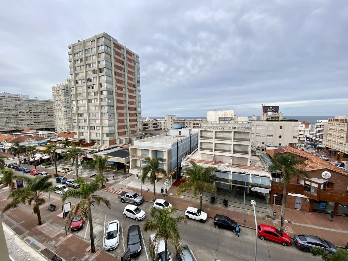 Alquilo temporada apartamento de 3 dormitorios. Peninsula, Punta del Este