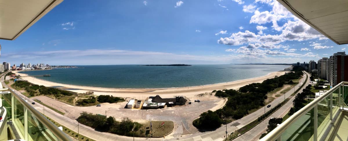 Venta apartamento 3 dormitorios + servicio. Playa mansa, Punta del Este