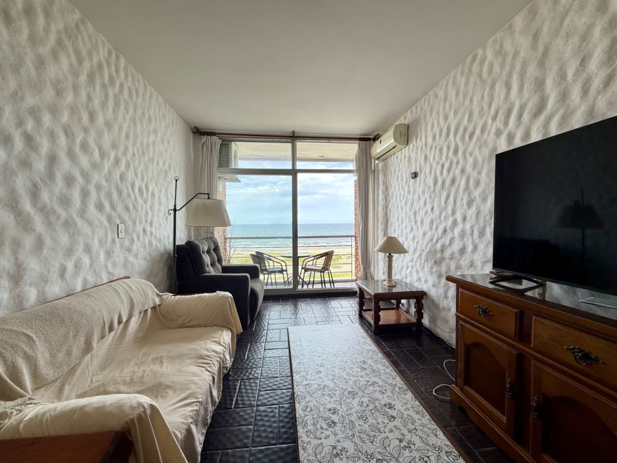Venta apartamento 2 dormitorios frente al mar - Playa Mansa