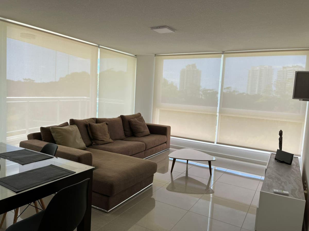 venta apartamento un dormitorio en Av. Roosevelt. Punta Del Este.