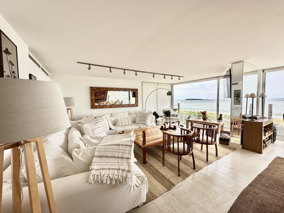 Venta Departamento Semi Piso - 5 Dormitorios + Servicio - Primera Linea Punta Del Este