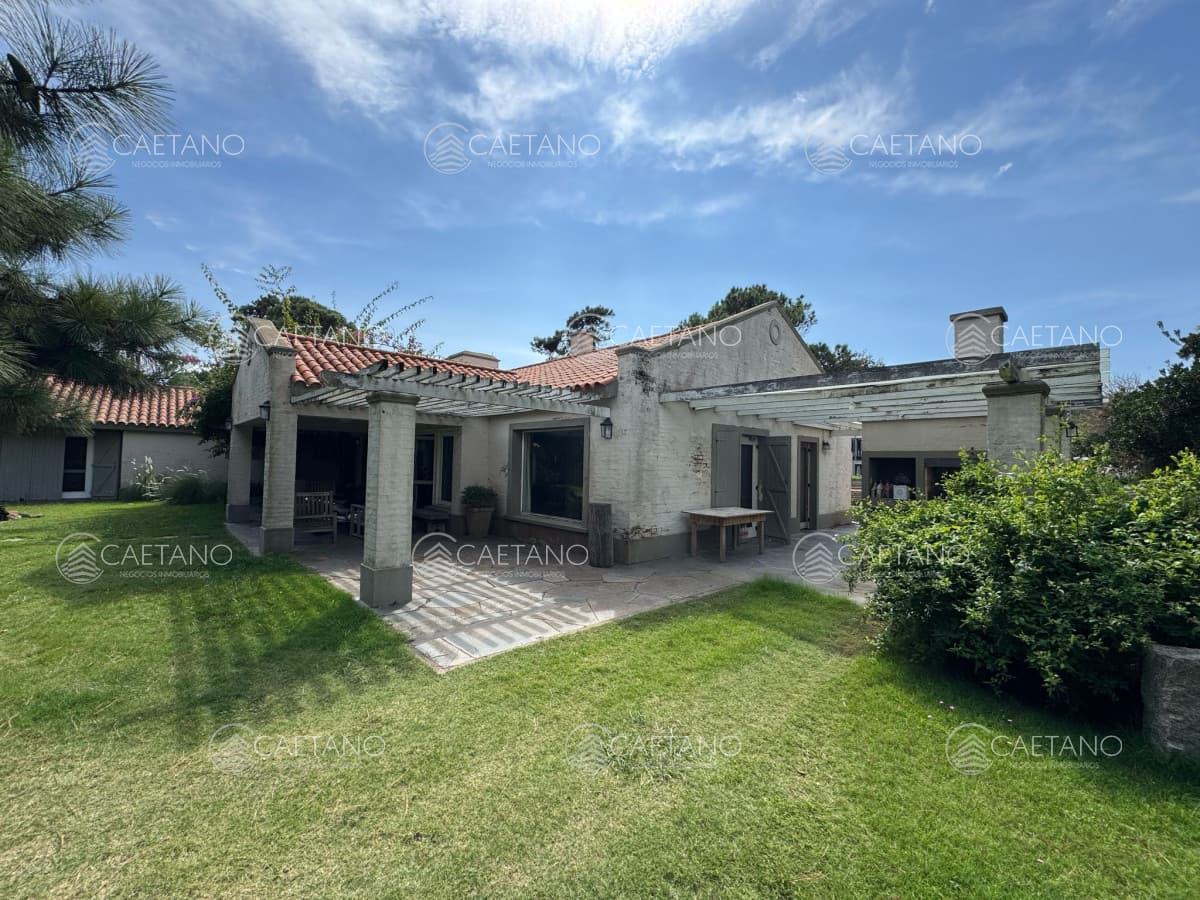 Venta casa rincón del indio 4 dormitorios