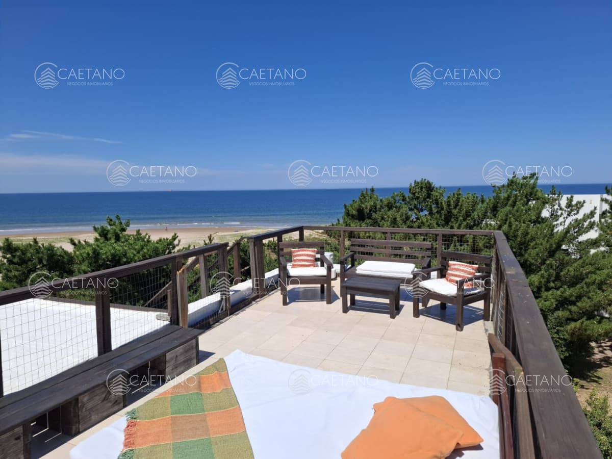 VENTA CASA 4 DORMITORIOS PUNTA BALLENA
