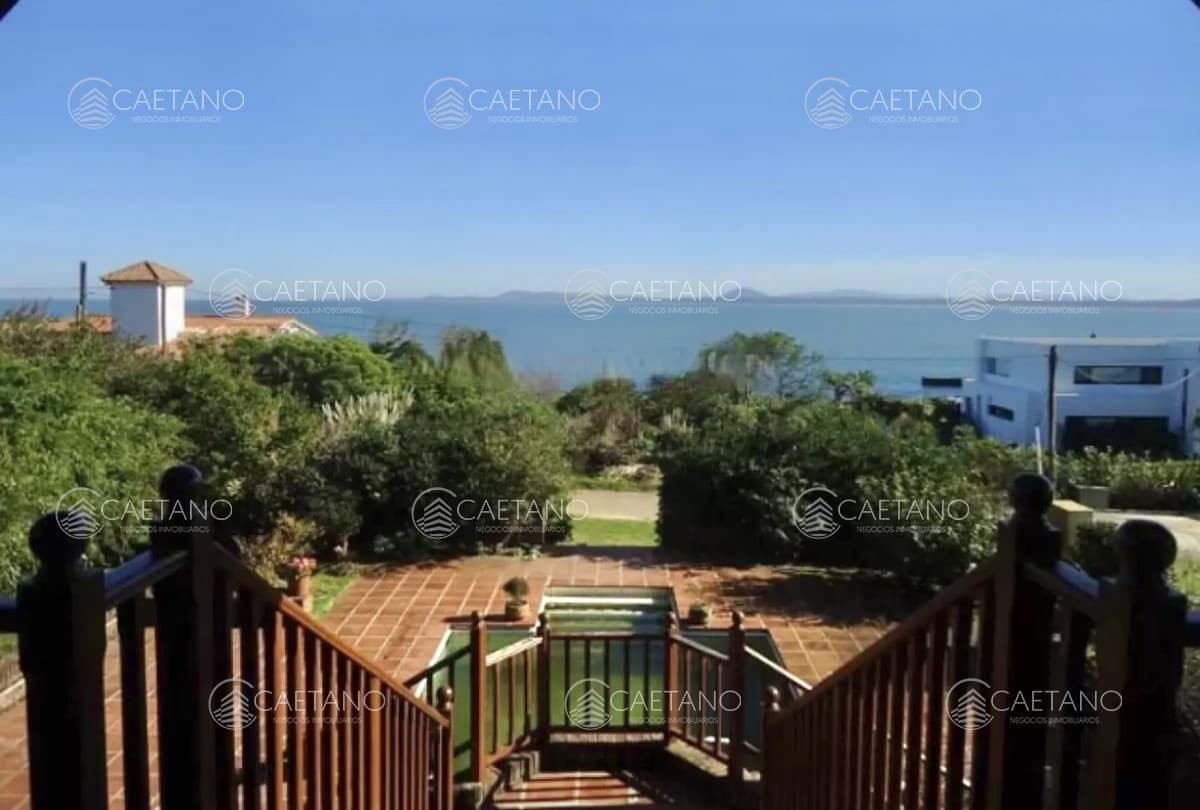 Venta casa Punta Ballena con espectacular vista al mar