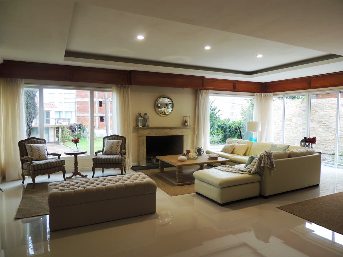 Venta casa 4 dormitorios playa mansa Punta del Este