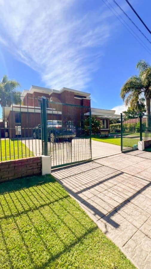 Imponente Casa en Venta en Playa Mansa, Punta del Este