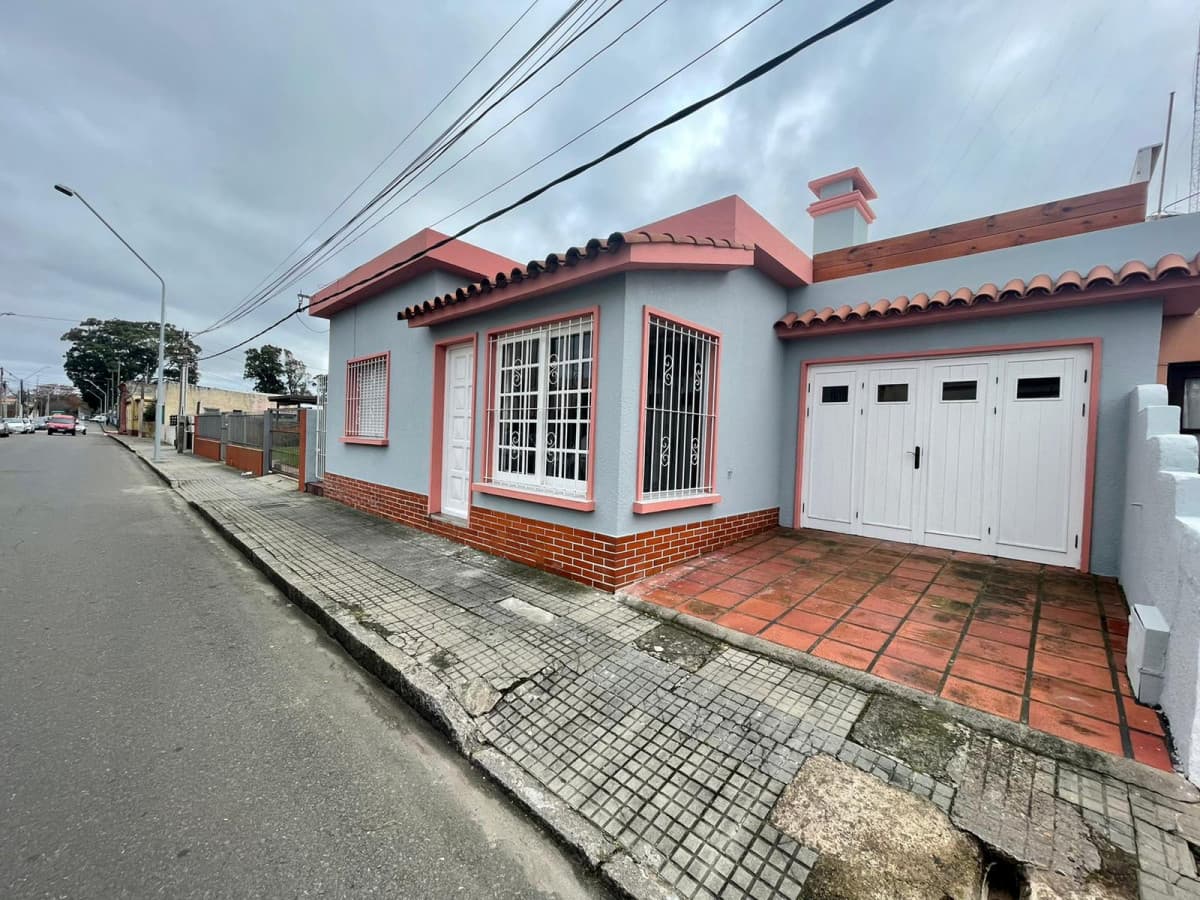 Hermosa casa reciclada en centro - Apta para banco