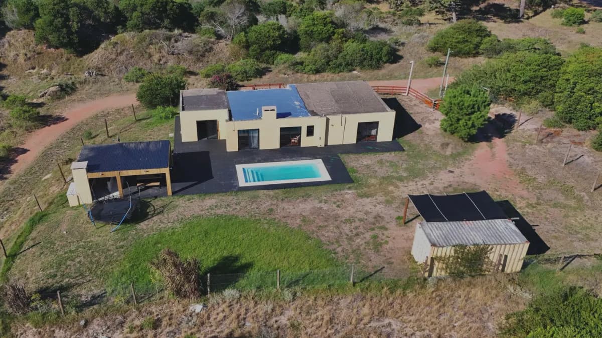 Venta casa tres dormitorios. Club Del Lago. Punta Ballena