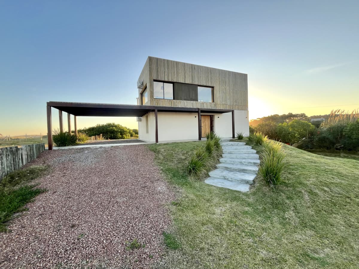 Venta casa frente al mar con piscina
