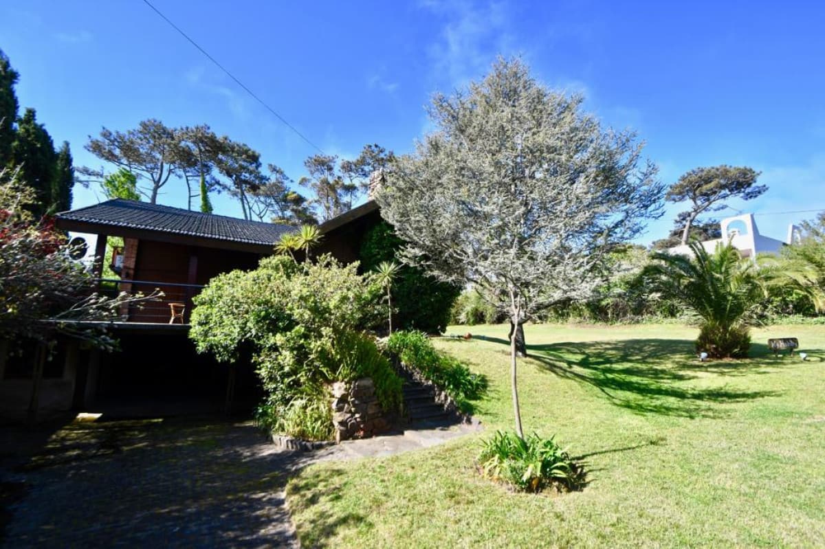 Venta de casa en Mansa, 4 dormitorios + dependencia, 200 mts del mar